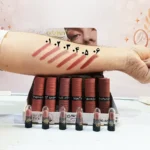 رژلب جامد آرت اسکین Engrave روی لب