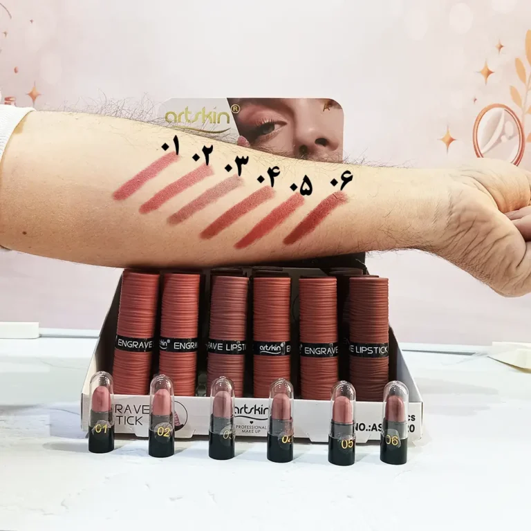 رژلب جامد آرت اسکین Engrave روی لب